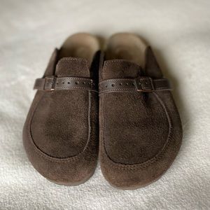Birkenstock brown suede size 38 fits an 8.5 US.